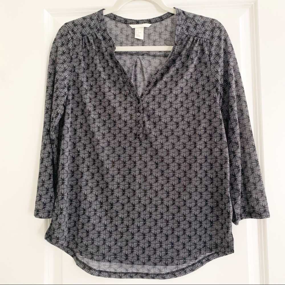 H&M V Neck Black Patterned 3/4 sleeve top Small